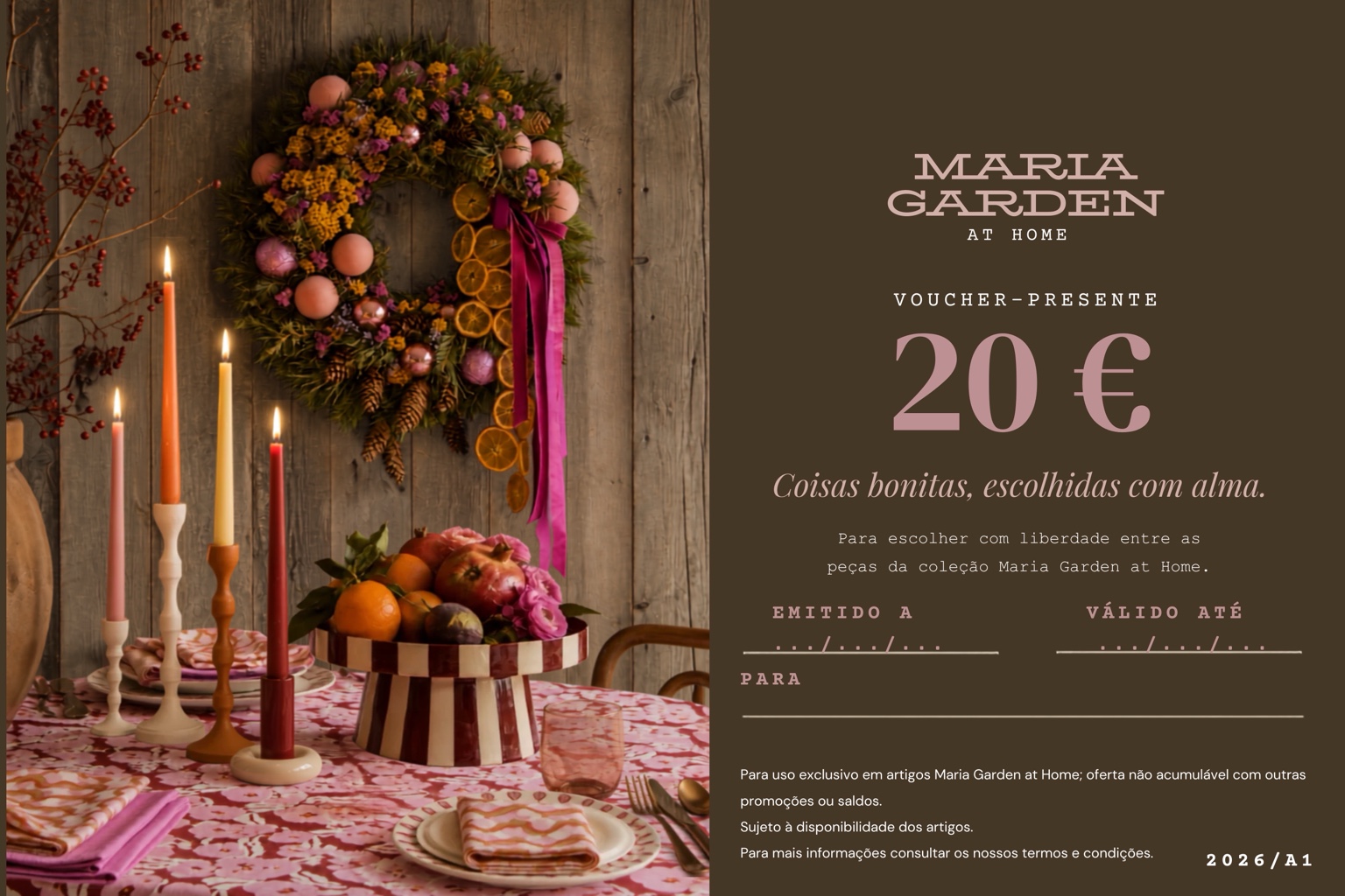 Voucher-presente Maria Garden at Home com uma mesa decorada e uma coroa botânica